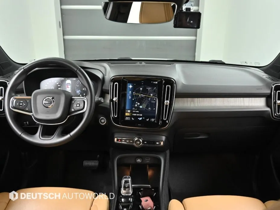 Volvo XC40 — фото 4
