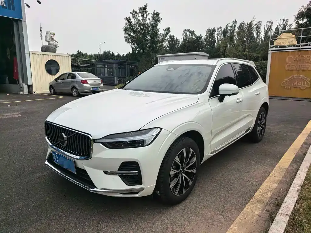 Volvo XC60 — фото 1