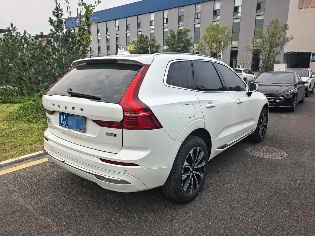 Volvo XC60 — фото 6