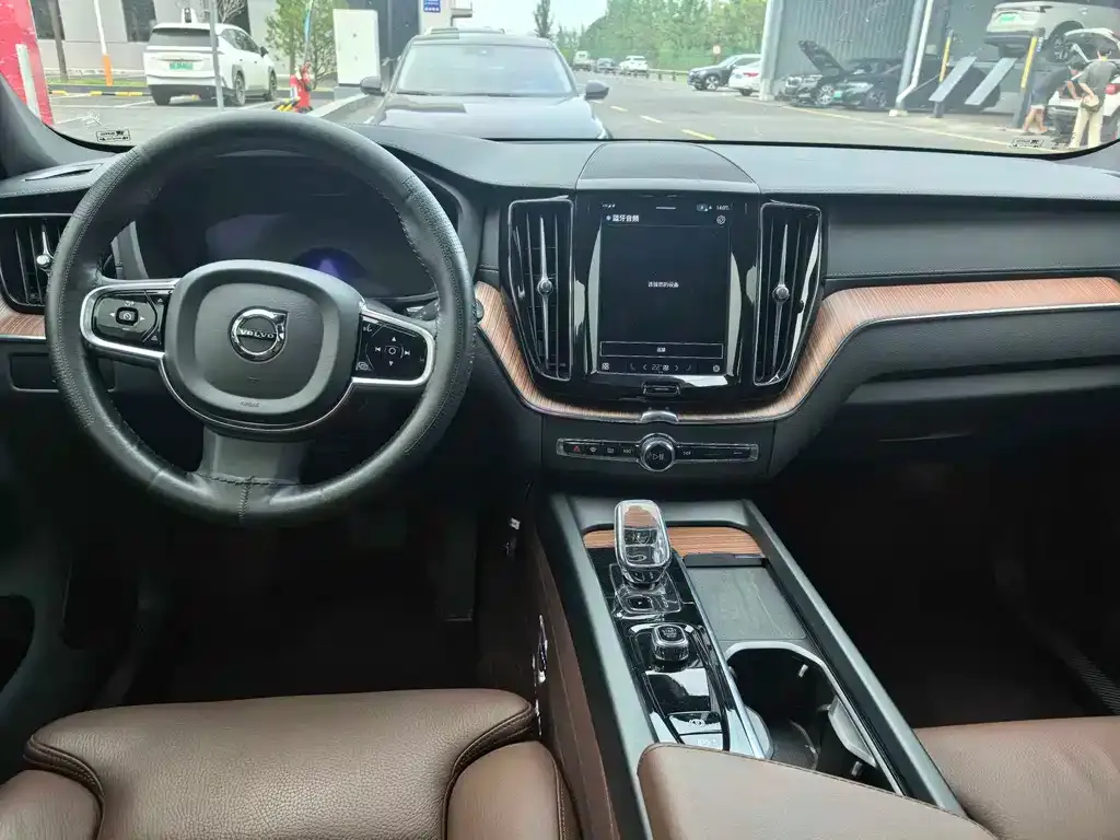 Volvo XC60 — фото 3