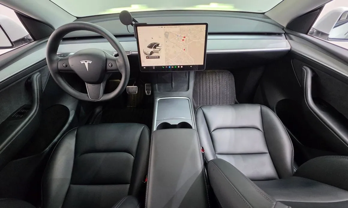 Tesla Model Y — фото 8