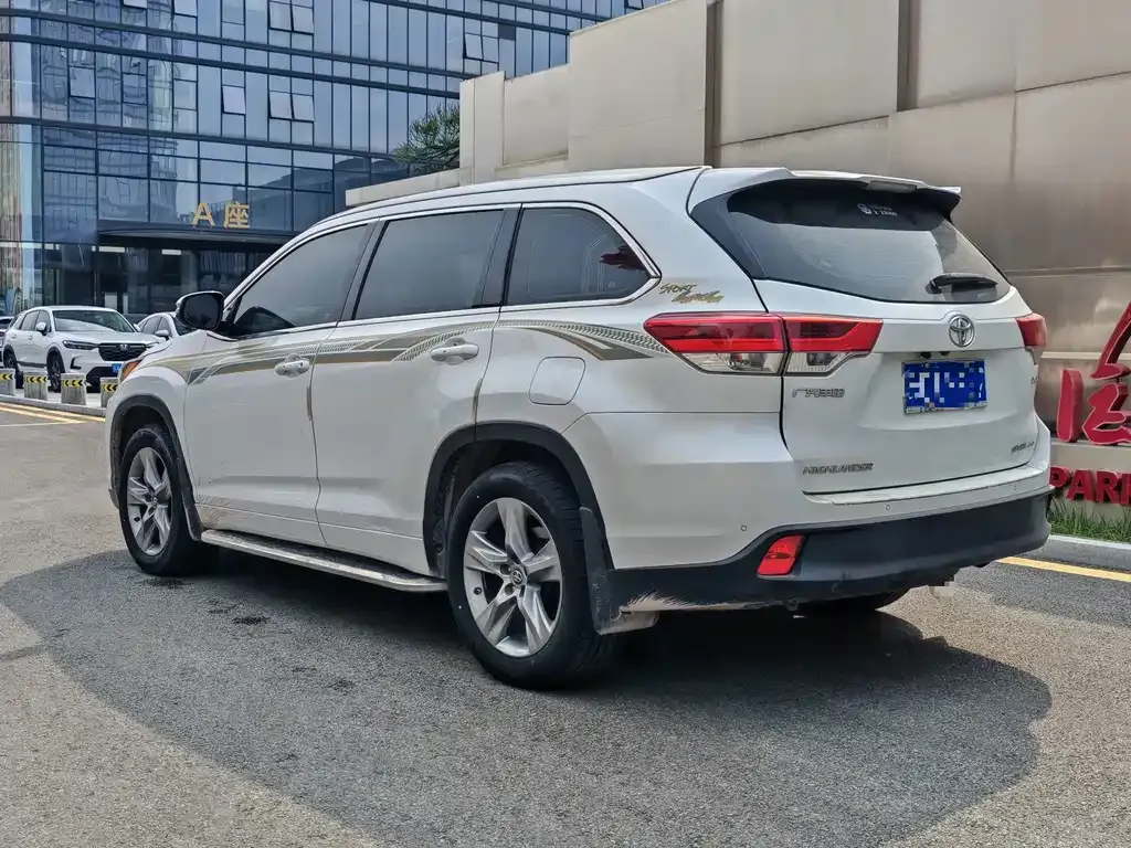 Toyota Highlander — фото 9