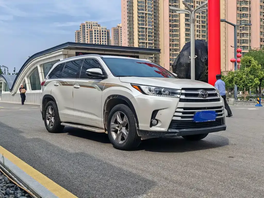 Toyota Highlander — фото 7