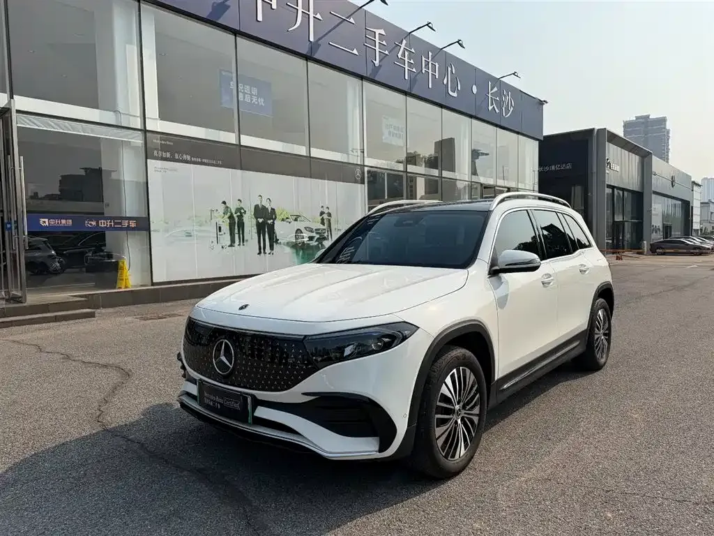 Mercedes-Benz EQB — фото 1