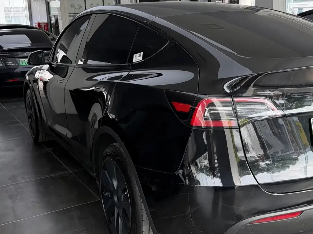 Tesla Model Y — фото 7