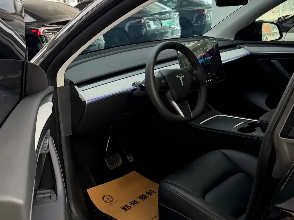 Tesla Model Y — фото 6