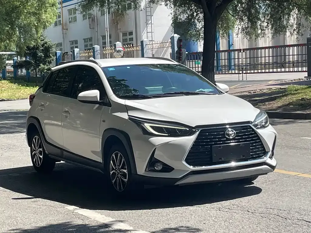 Toyota Yaris L — фото 6