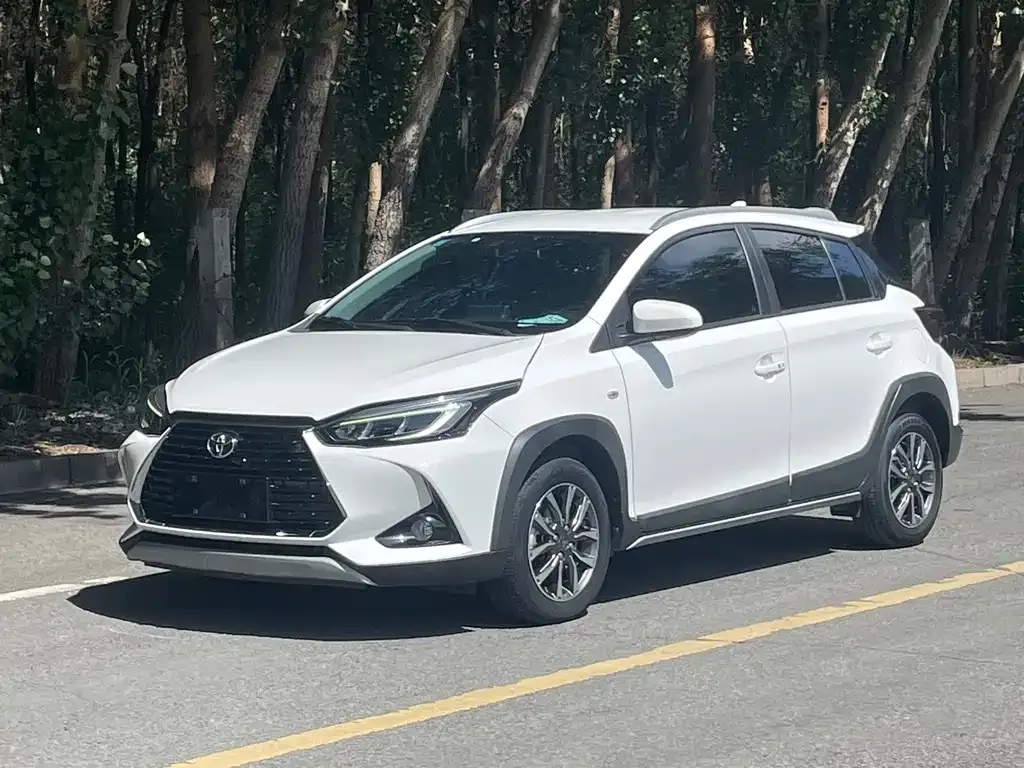 Toyota Yaris L — фото 5