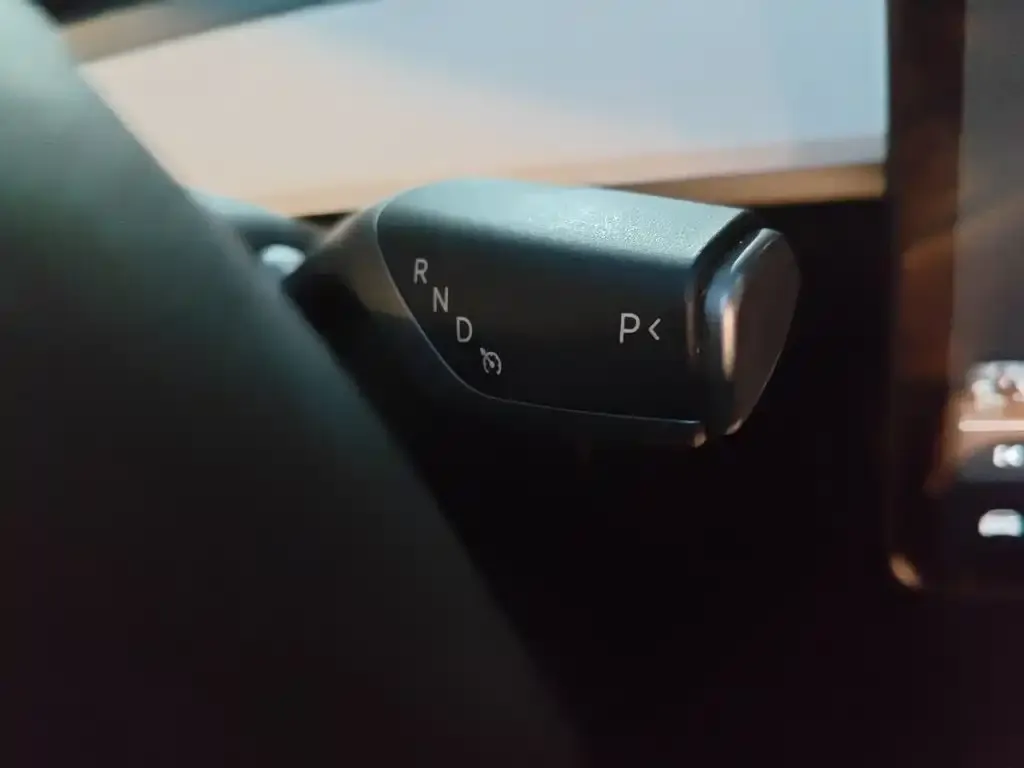 Tesla Model 3 — фото 8