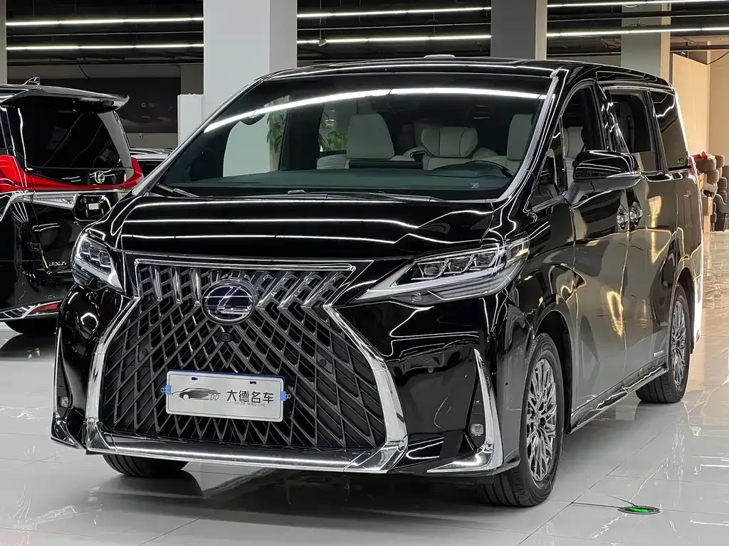 Lexus LM — фото 1