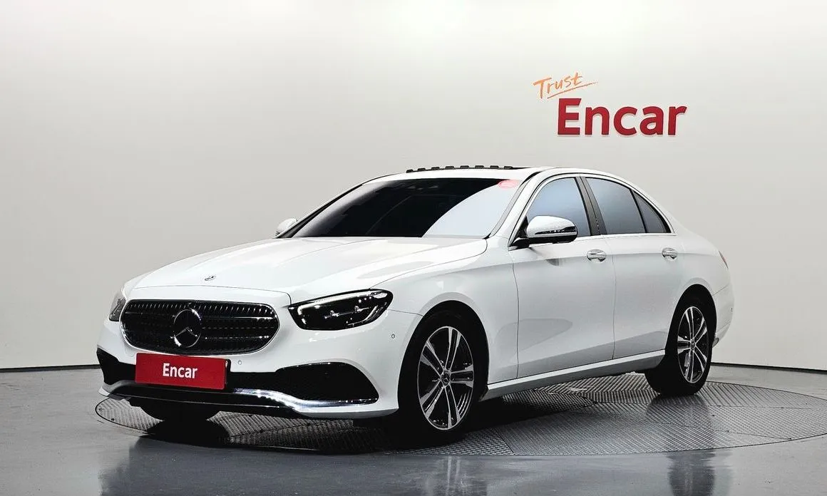 Mercedes-Benz E-Class — фото 1