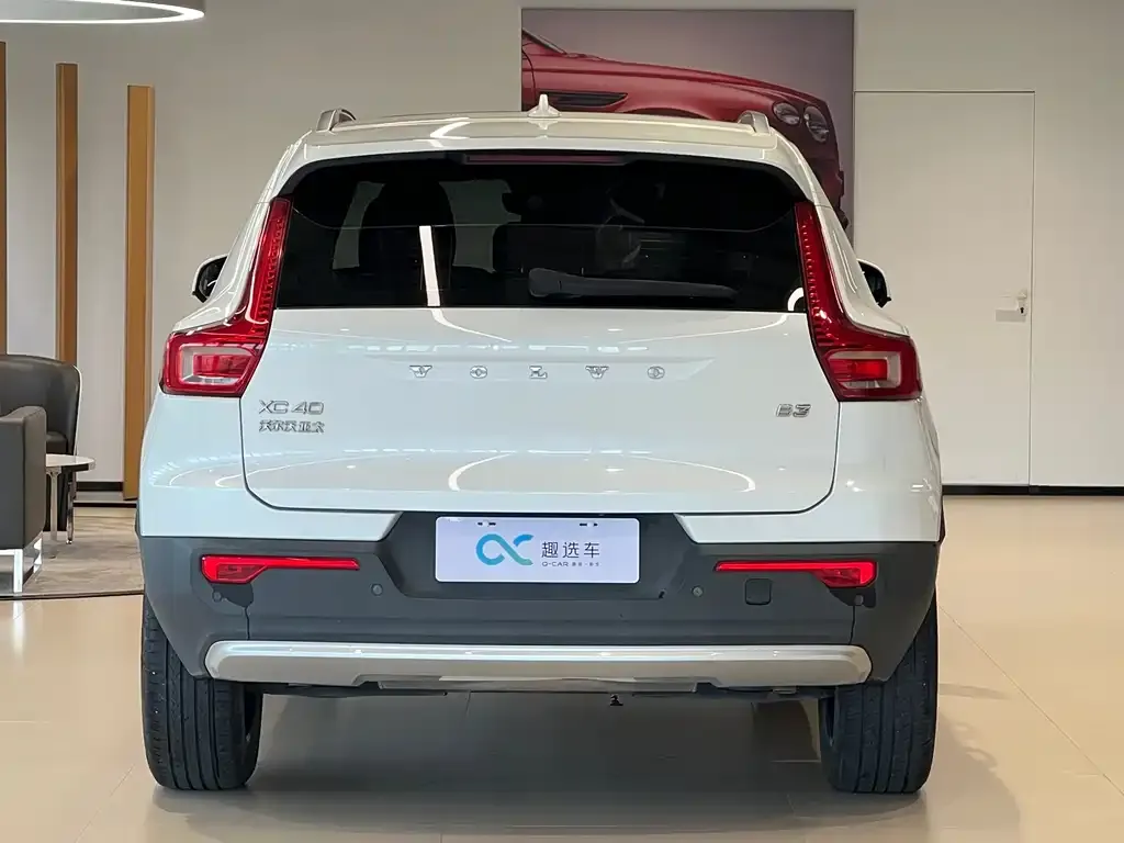 Volvo XC40 — фото 4