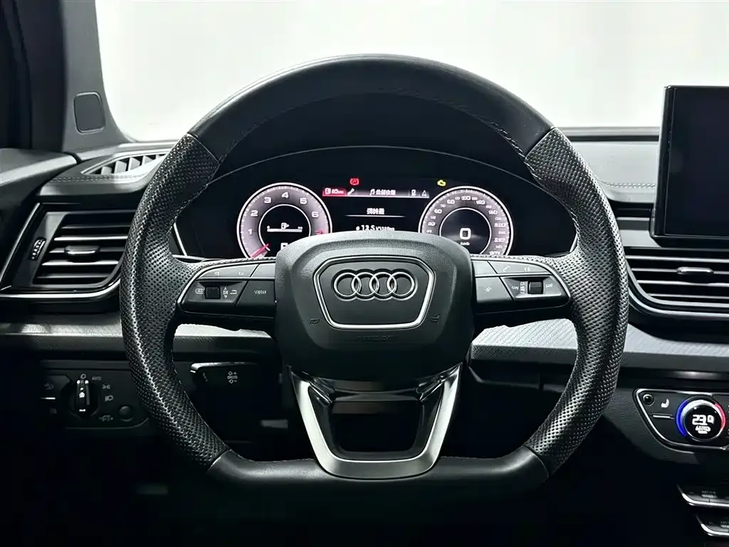 Audi Q5L — фото 9