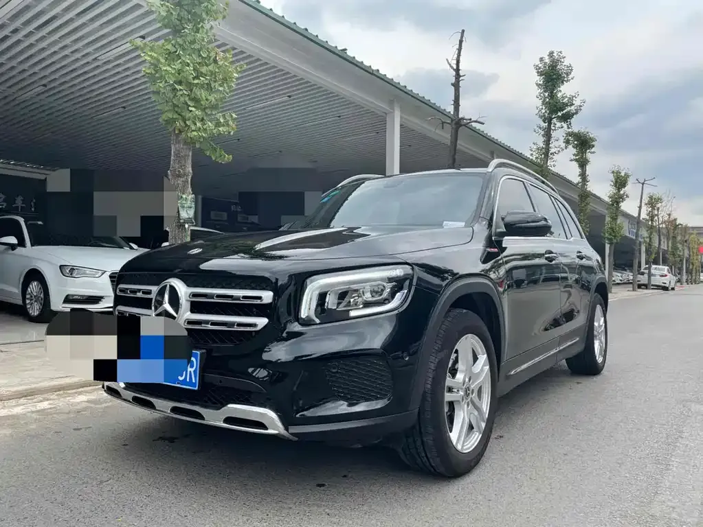 Mercedes-Benz GLB — фото 1
