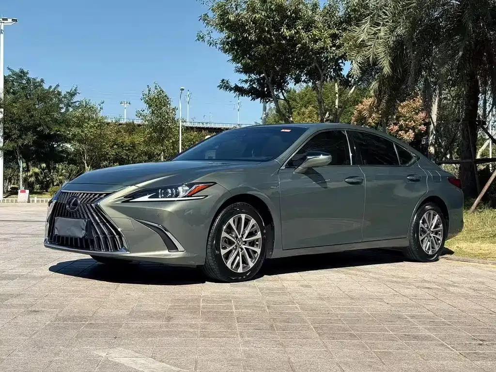 Lexus ES — фото 1