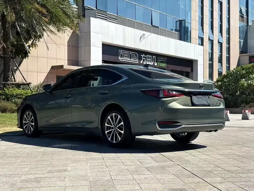 Lexus ES — фото 5