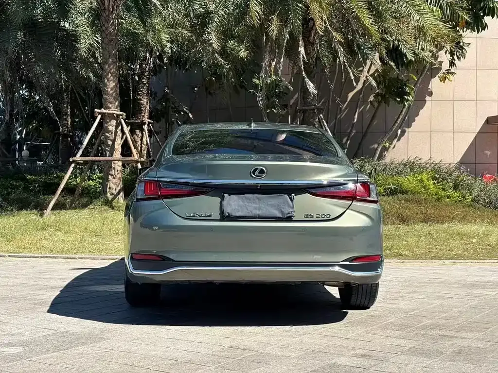 Lexus ES — фото 8