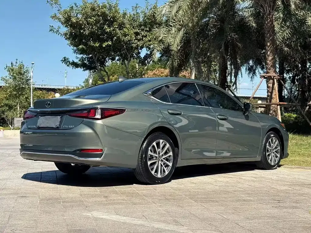 Lexus ES — фото 7