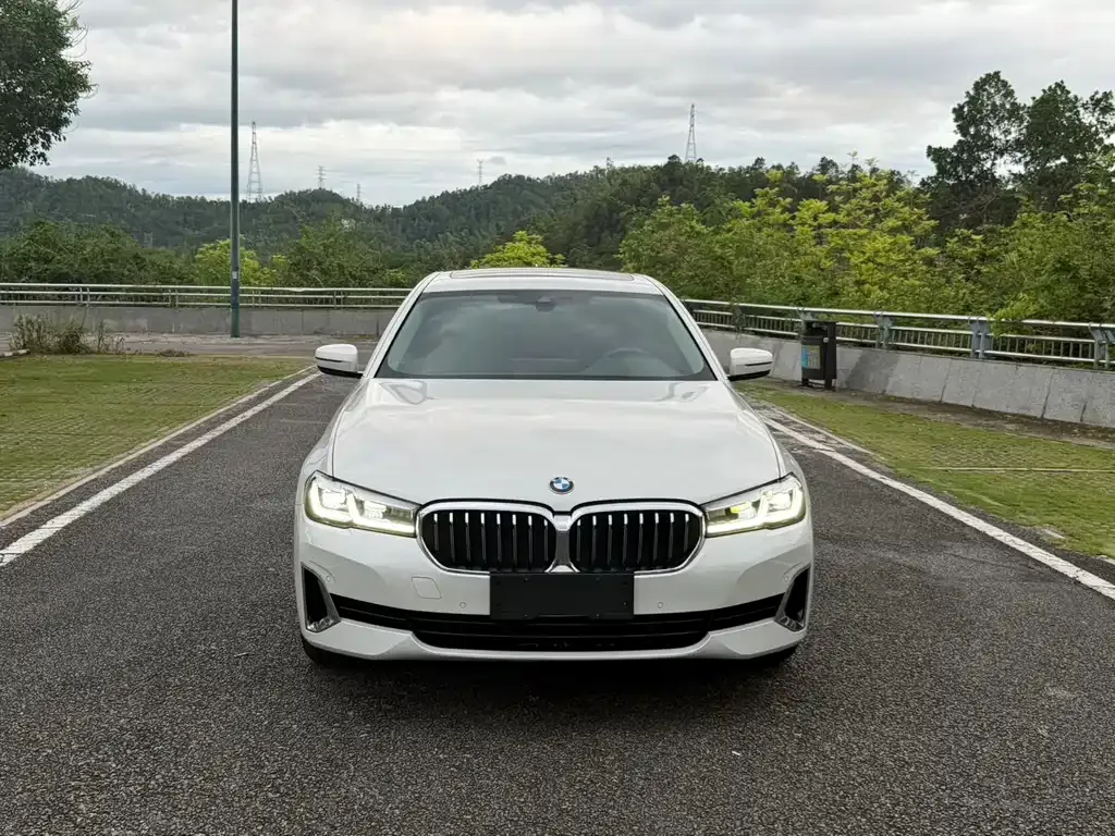BMW 5 Series — фото 10