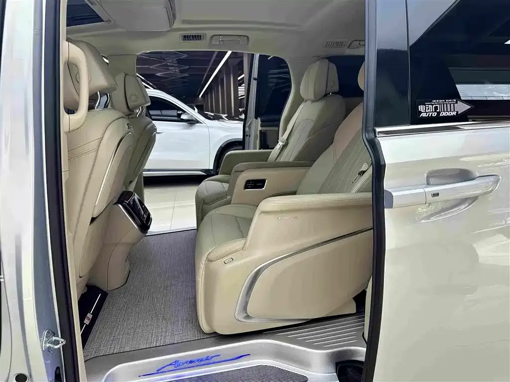 Buick GL8 Hybrid — фото 4