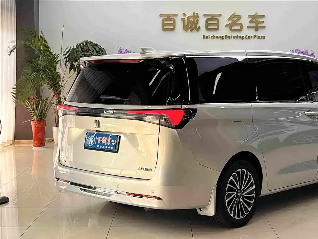 Buick GL8 Hybrid — фото 9