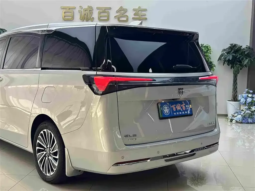 Buick GL8 Hybrid — фото 2