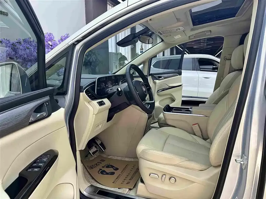 Buick GL8 Hybrid — фото 10