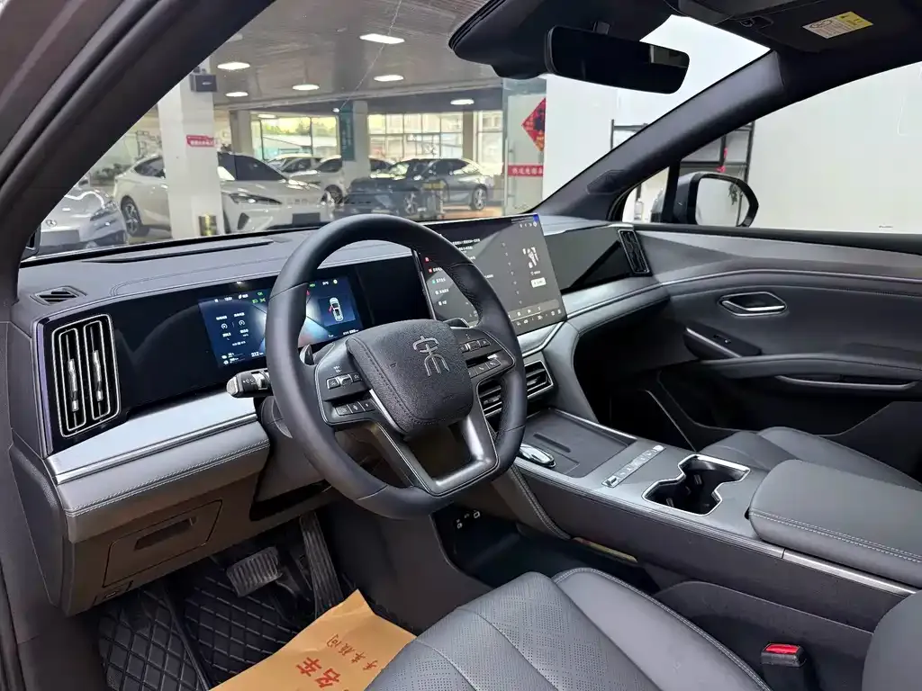 BYD L DM-i — фото 8