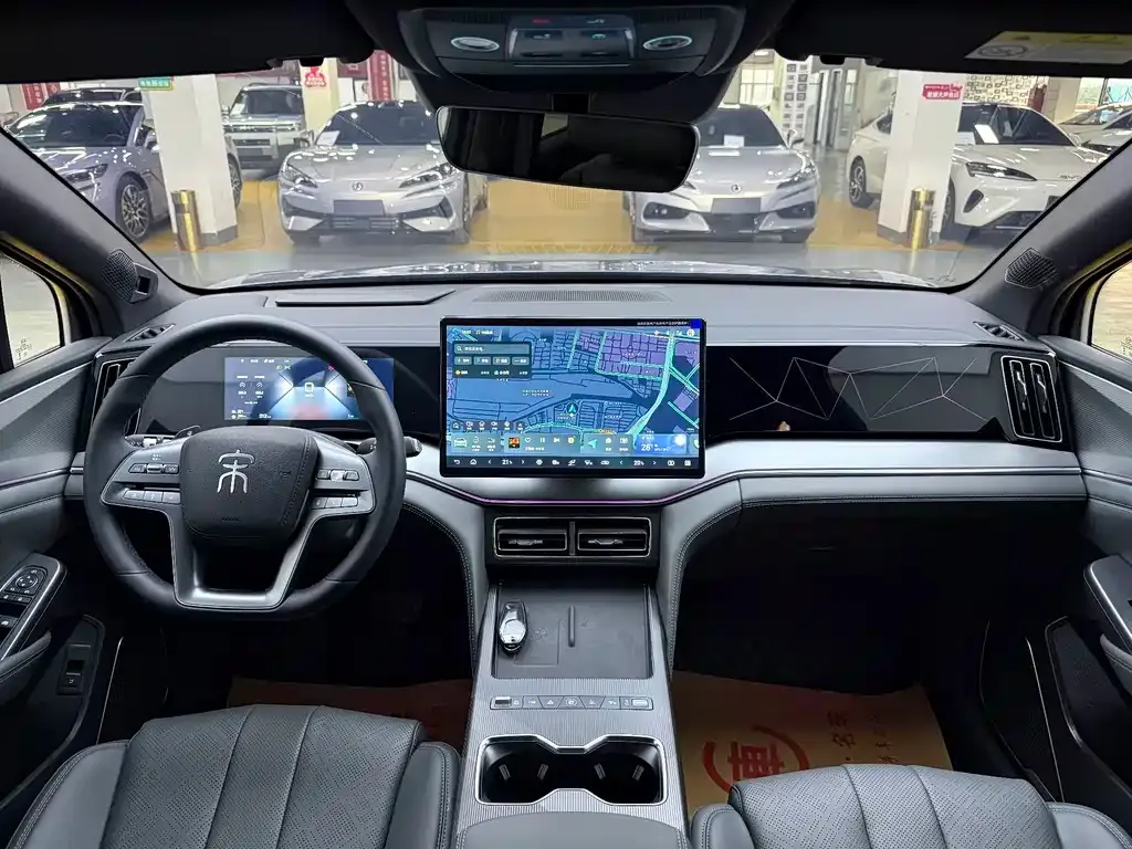 BYD L DM-i — фото 10