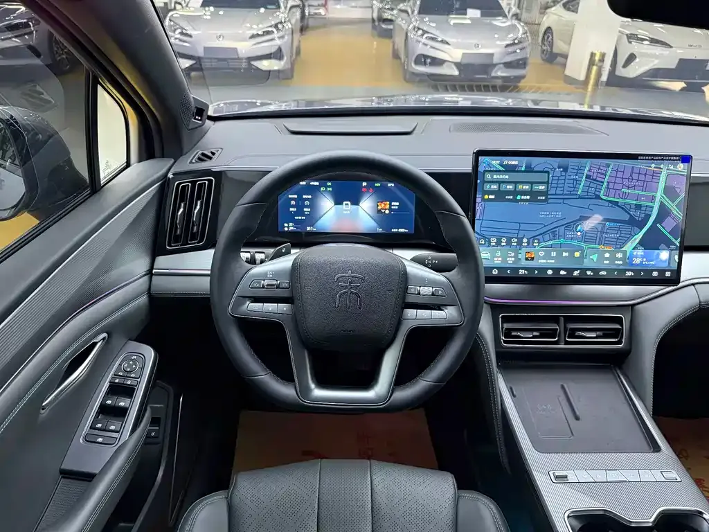 BYD L DM-i — фото 7
