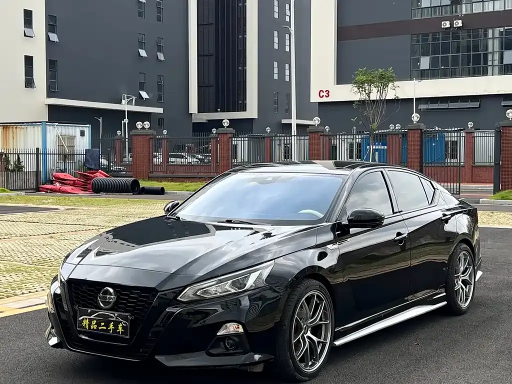 Nissan Teana — фото 1