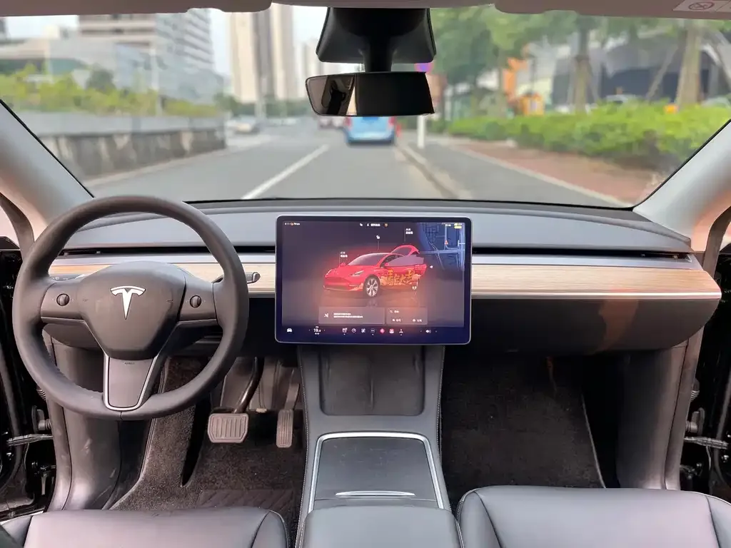 Tesla Model Y — фото 3
