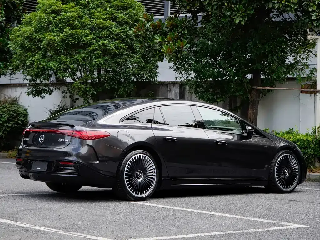 Mercedes-Benz EQS AMG — фото 9