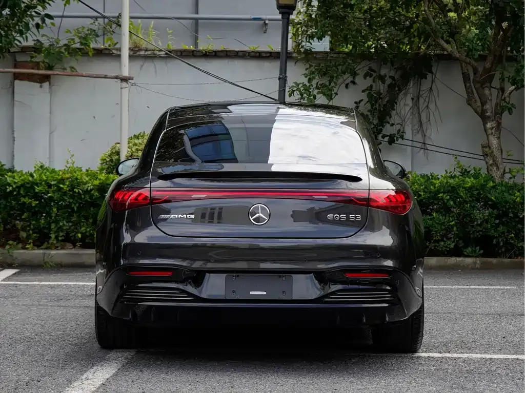 Mercedes-Benz EQS AMG — фото 10