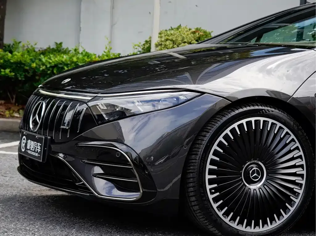 Mercedes-Benz EQS AMG — фото 3