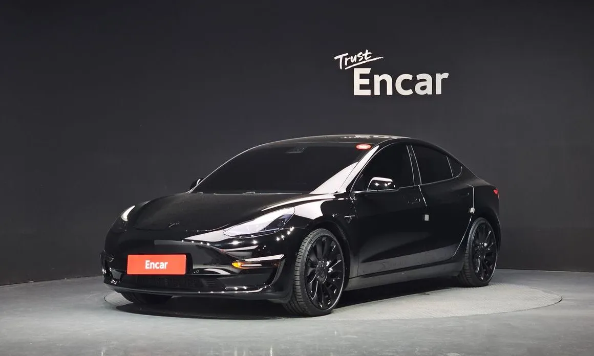 Tesla Model 3 — фото 1