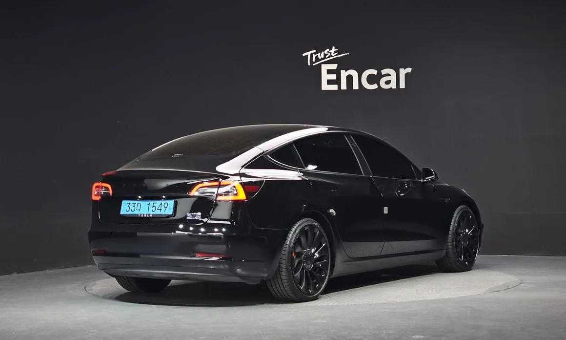 Tesla Model 3 — фото 10