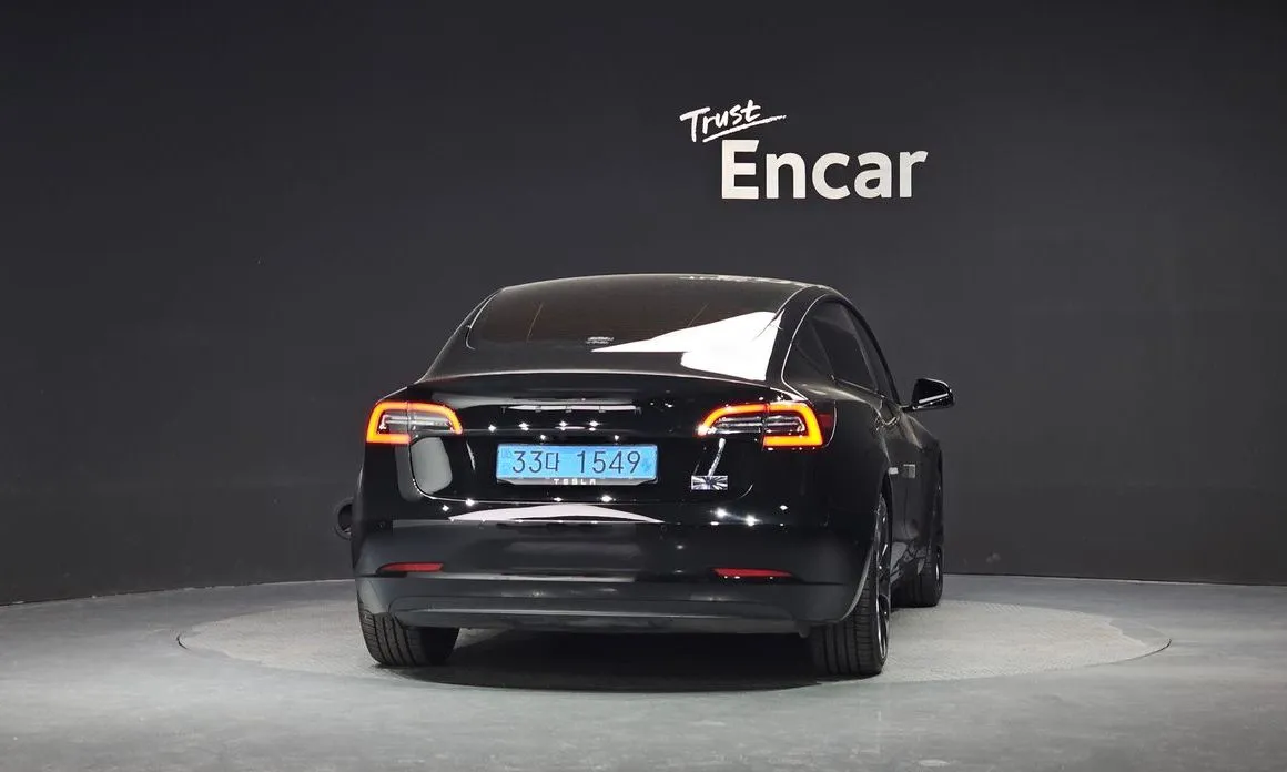 Tesla Model 3 — фото 2