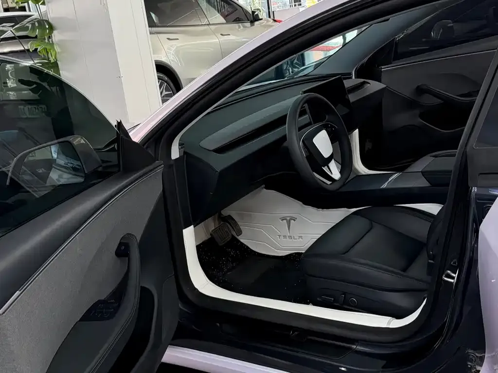Tesla Model 3 — фото 4