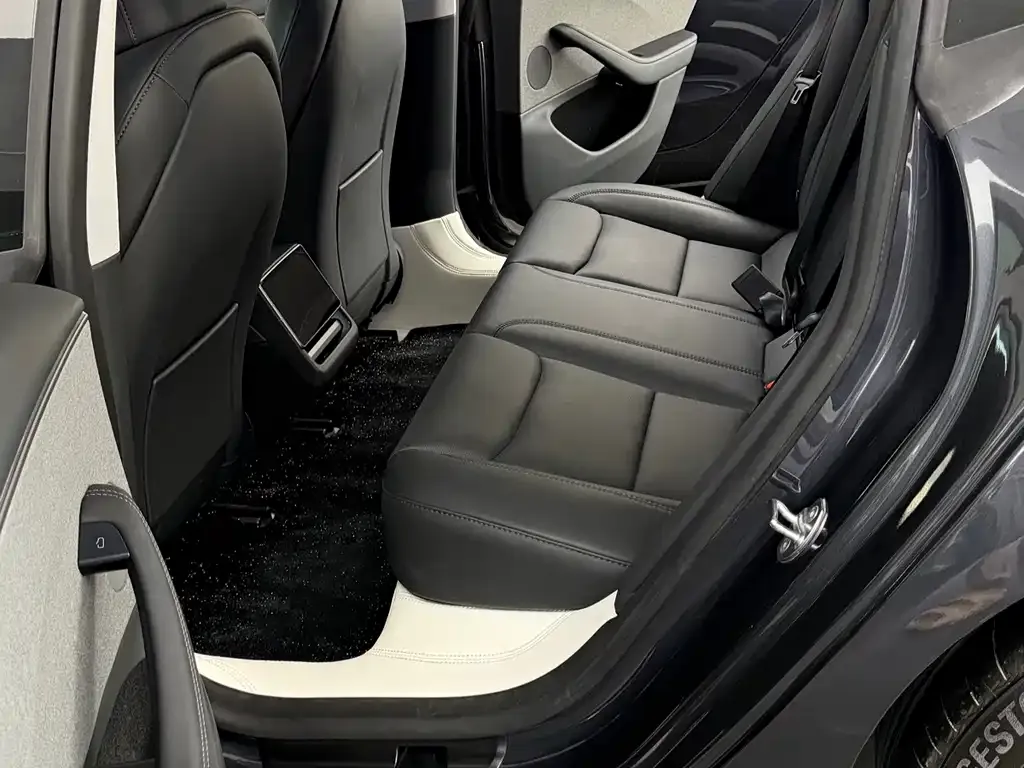 Tesla Model 3 — фото 10