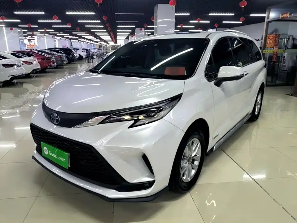 Toyota Granvia — фото 1
