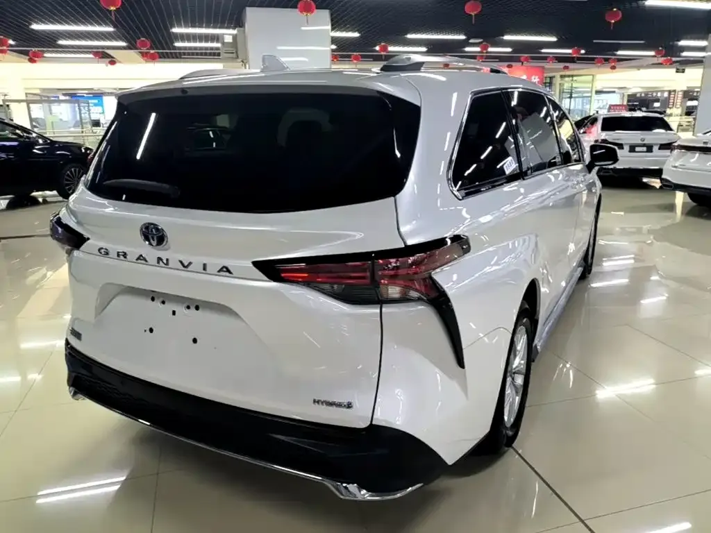 Toyota Granvia — фото 9