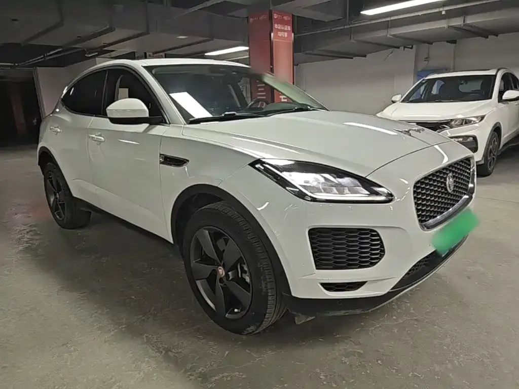 Jaguar E-PACE — фото 10