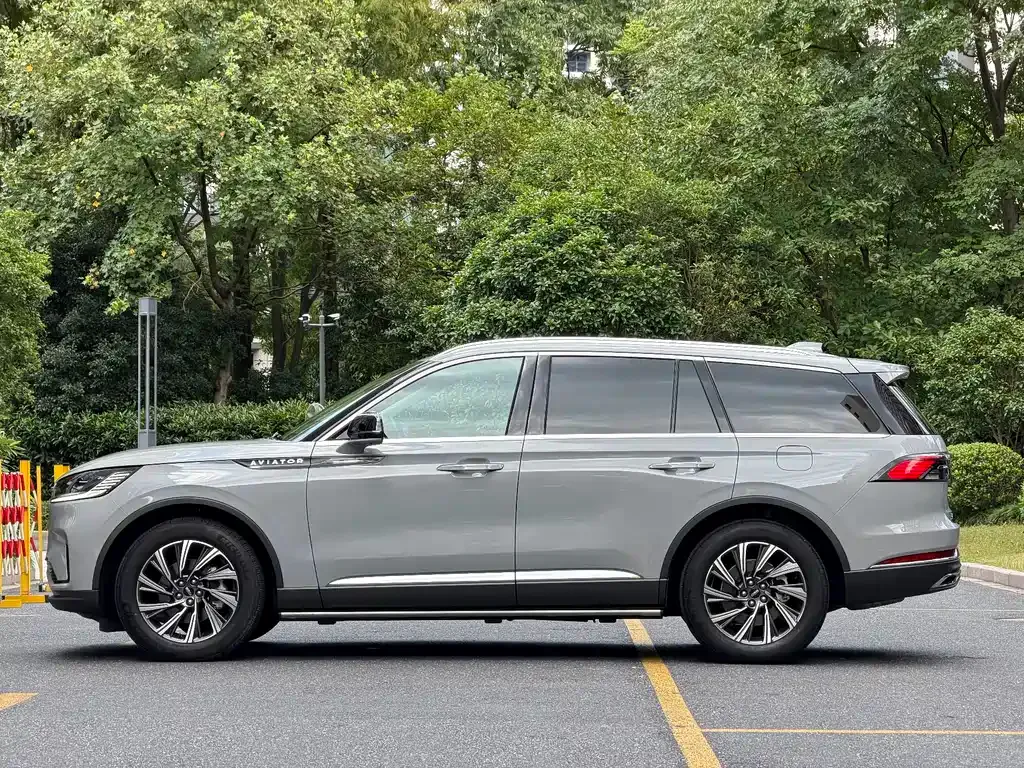 Lincoln Aviator — фото 8