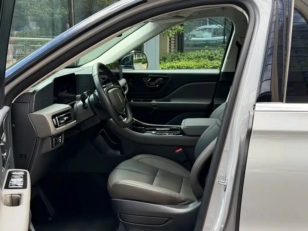 Lincoln Aviator — фото 10