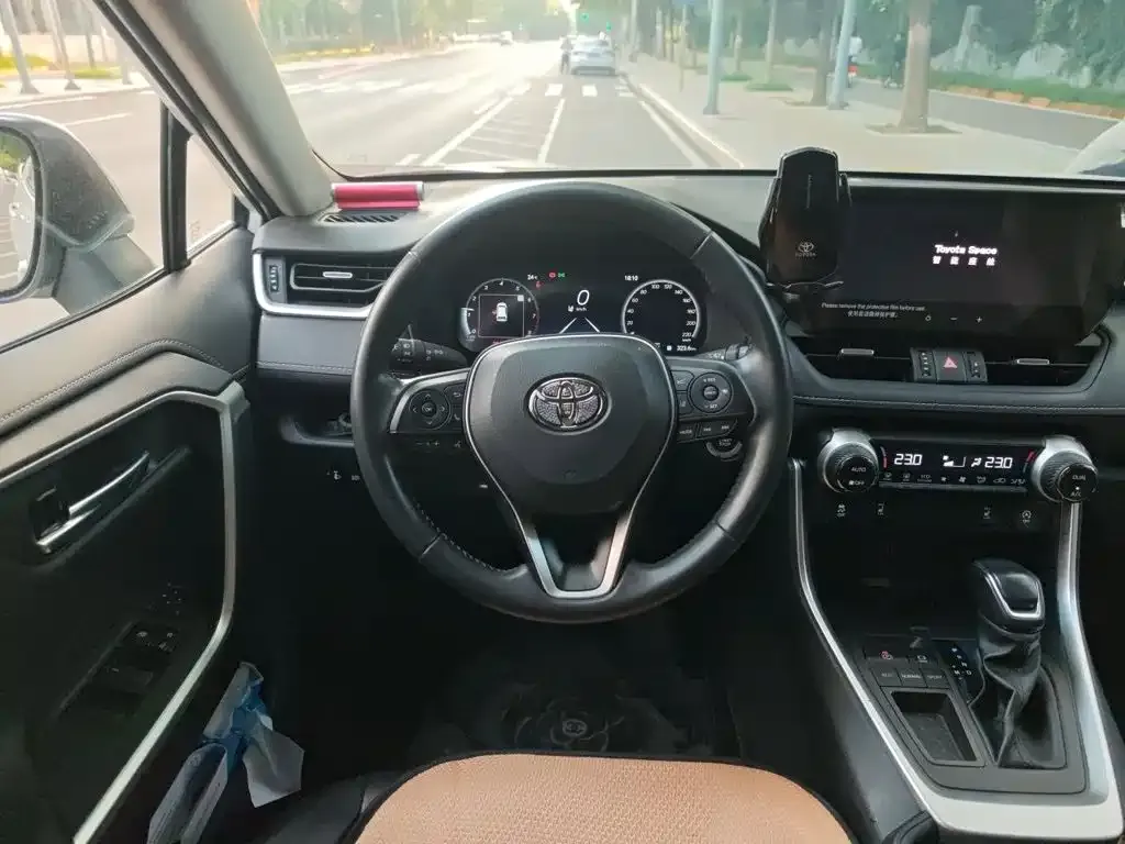 Toyota RAV4 — фото 7