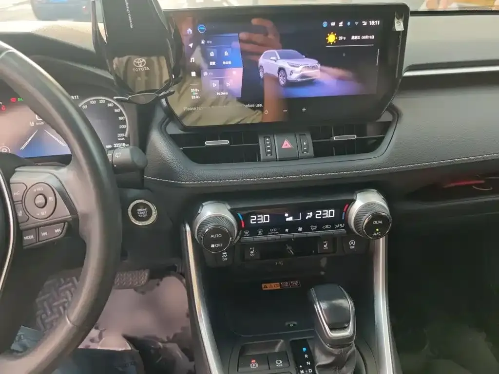 Toyota RAV4 — фото 6