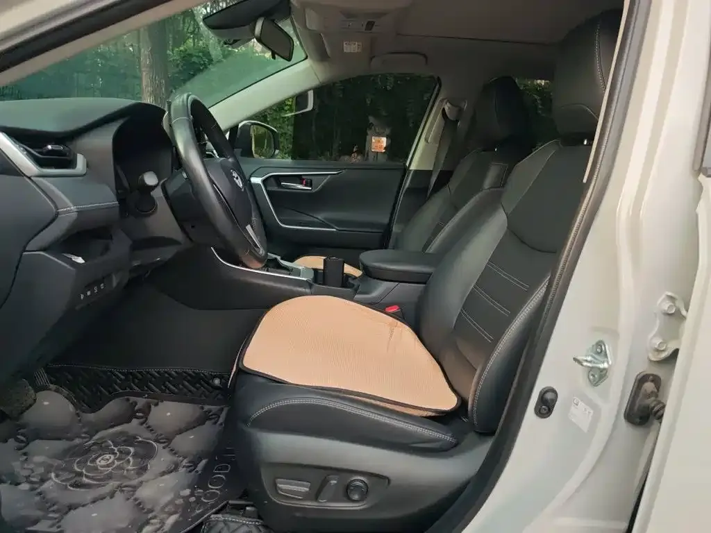 Toyota RAV4 — фото 10