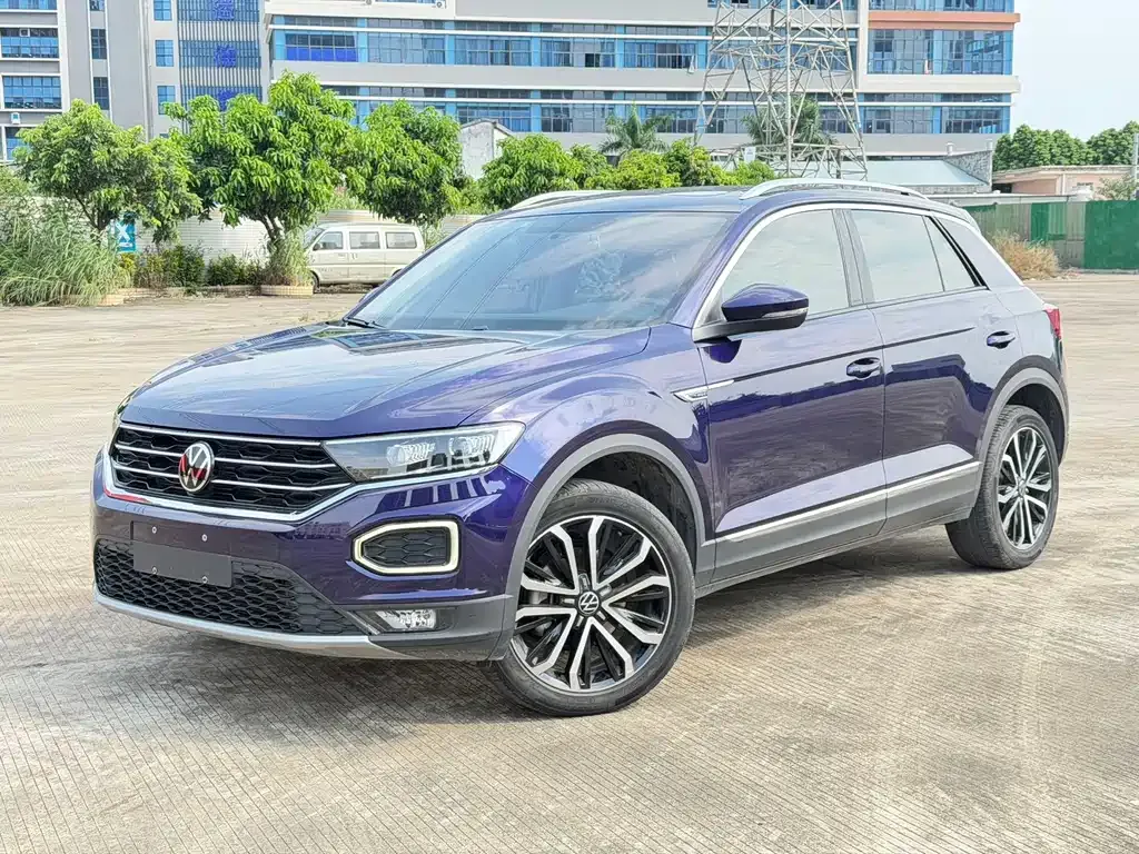 Volkswagen T-Roc — фото 1