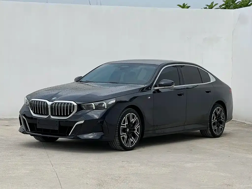 BMW 5 Series — фото 1
